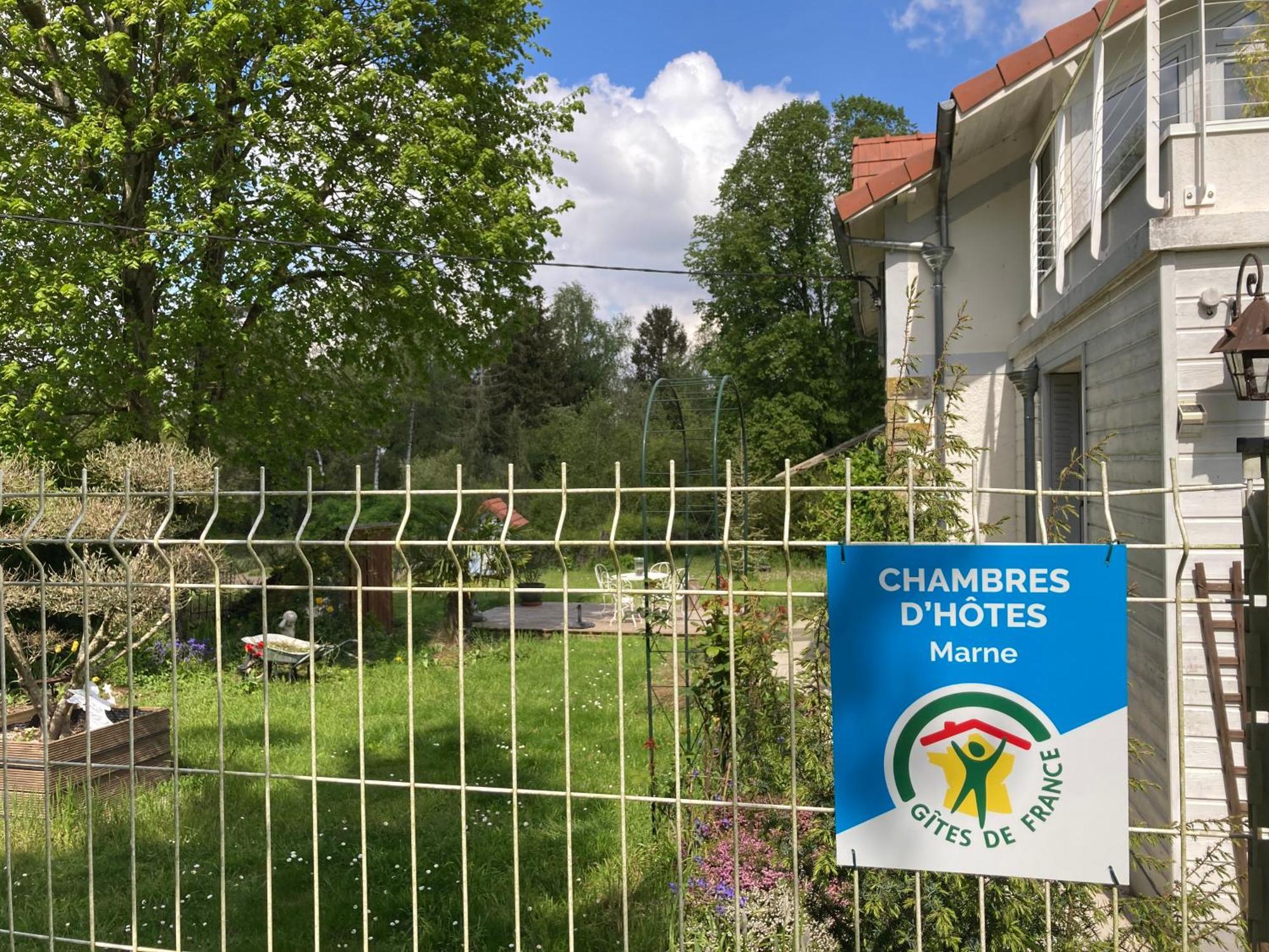 "Aux Chants Des Oiseaux" Domaine De La Renardiere Les Grandes-Loges Kültér fotó